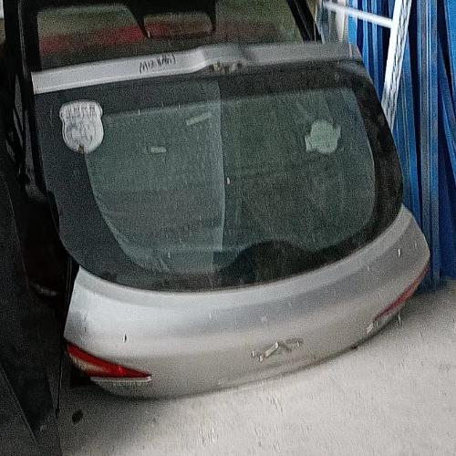 奇瑞A3两厢后背门M12拆银色