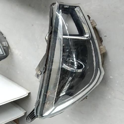 奇瑞艾瑞泽5右前大灯J60Y