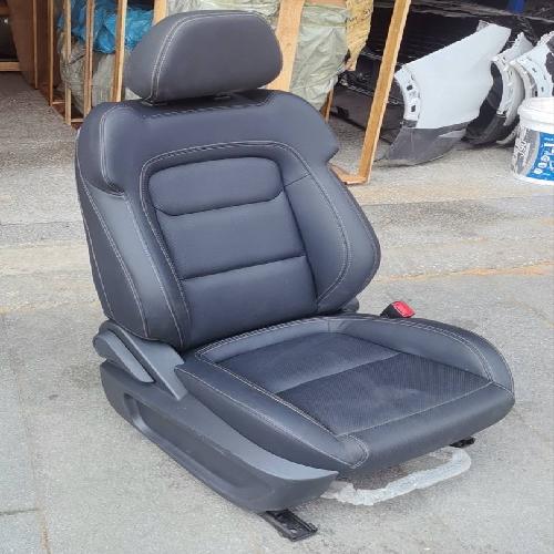 奇瑞瑞虎8右前座椅T18C手动