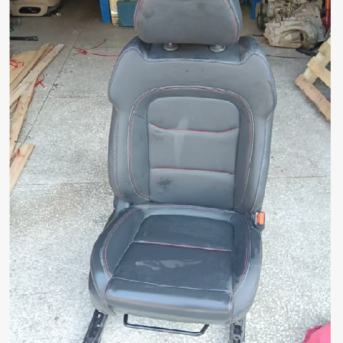 奇瑞瑞虎8右前座椅T18C手调红条