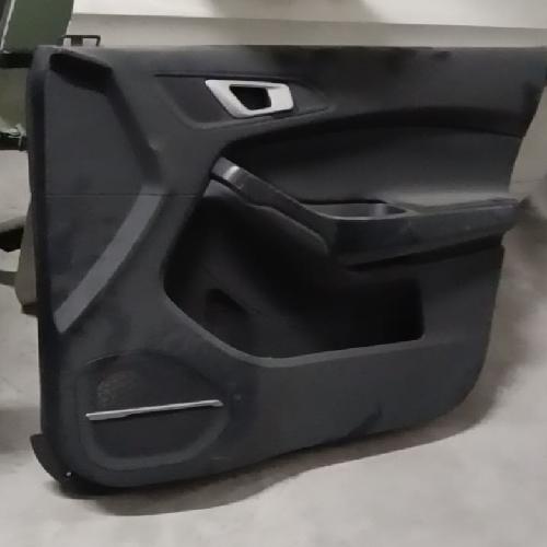 奇瑞瑞虎8及plus右前门内护板