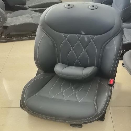 奇瑞艾瑞泽8右前座椅M1E手调