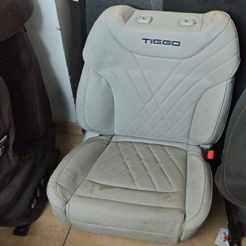 奇瑞瑞虎8PLUS右前座椅T18PRO通风米色老板键